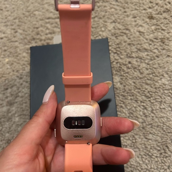 Fitbit Versa Smartwatch - Peach Band/Rose Gold Aluminum Case - Picture 6 of 8
